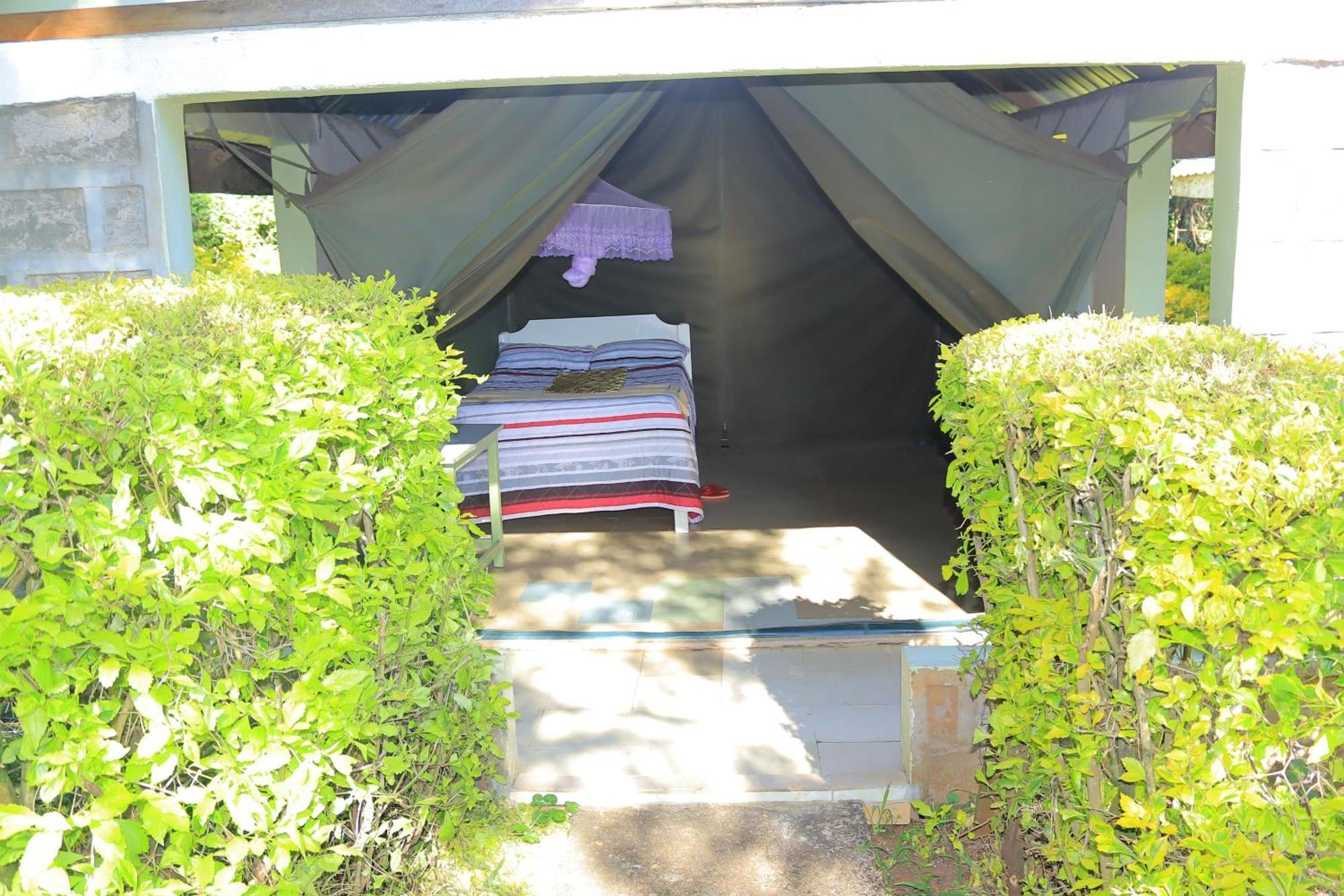 Rhino Tourist Camp Otel Ololaimutiek Dış mekan fotoğraf