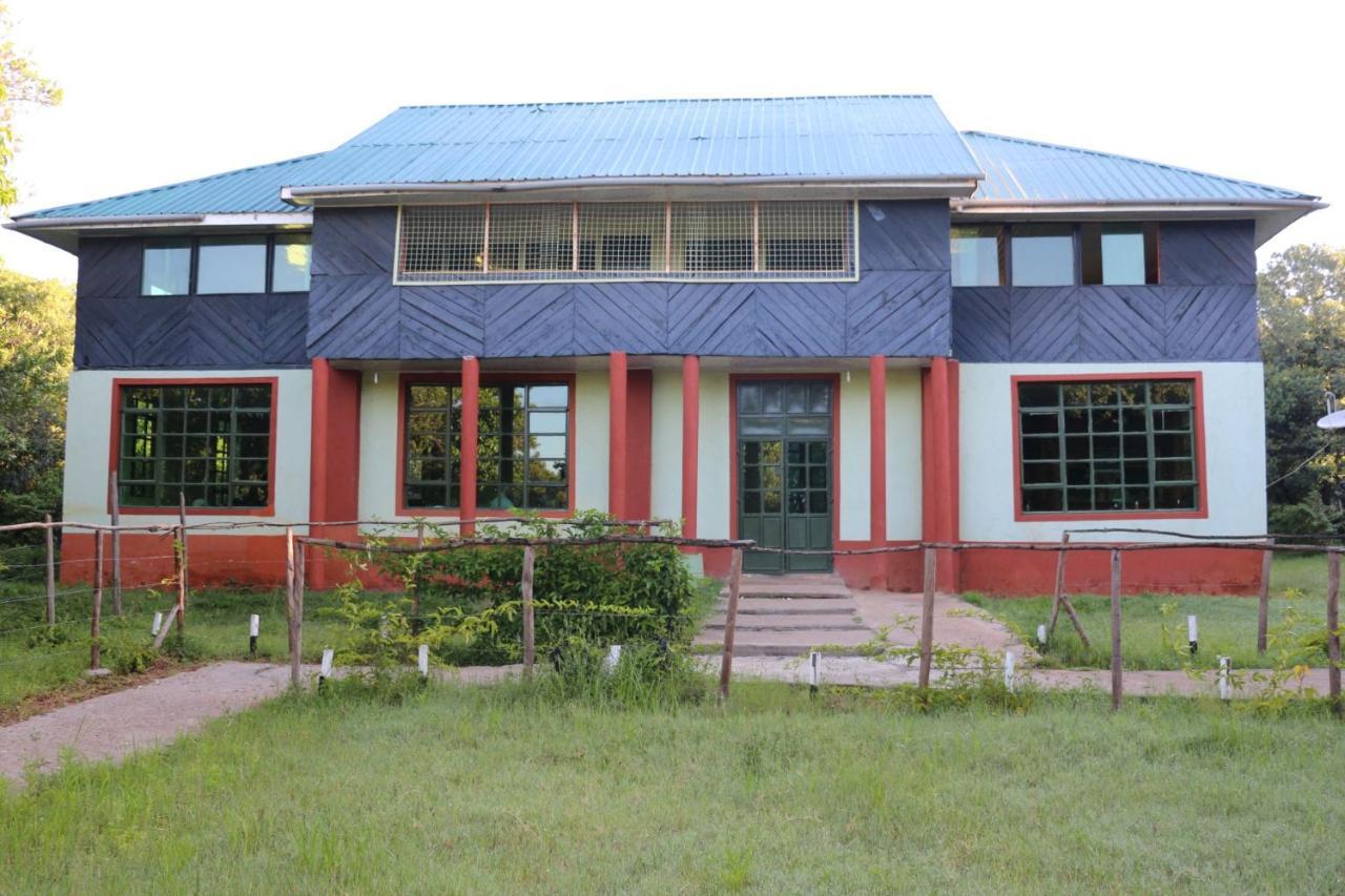 Rhino Tourist Camp Otel Ololaimutiek Dış mekan fotoğraf